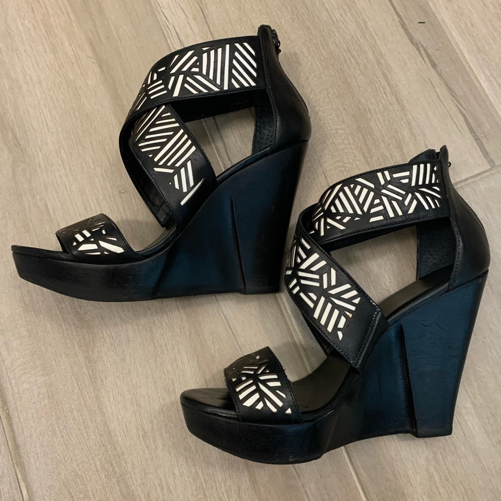 DVF Black and white wedges
